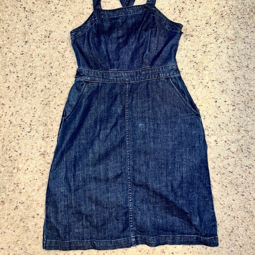 Super cute jumper/dress.